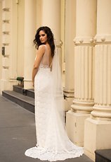 Image 12 - A Bridal Silhouette for Modern Romantics – Anna Campbell in Bridal Designer Collections.
