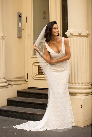 Image 13 - A Bridal Silhouette for Modern Romantics – Anna Campbell in Bridal Designer Collections.