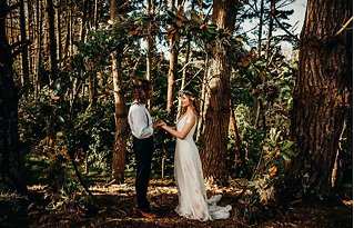 Image 9 - Bohemian Woodland Elopement Inspiration in Styled Shoots.