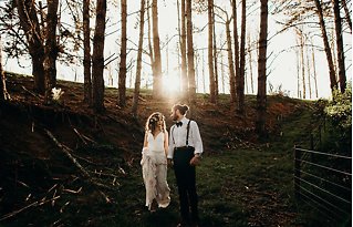 Image 17 - Bohemian Woodland Elopement Inspiration in Styled Shoots.