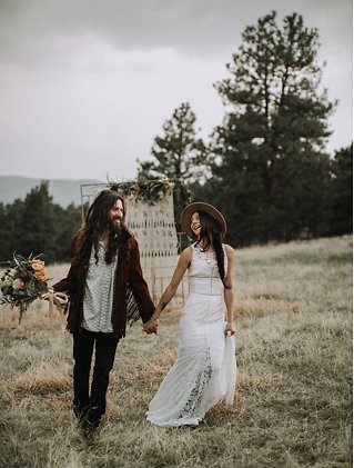 Image 1 - Mountain Elopement Inspiration – Colorado in Styled Shoots.