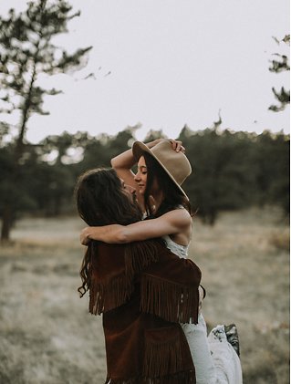Image 2 - Mountain Elopement Inspiration – Colorado in Styled Shoots.