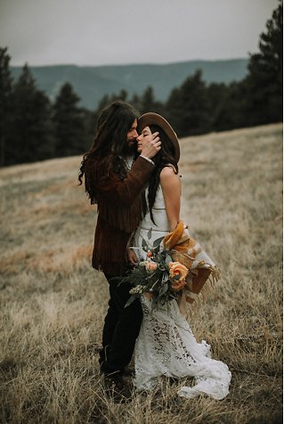 Image 14 - Mountain Elopement Inspiration – Colorado in Styled Shoots.