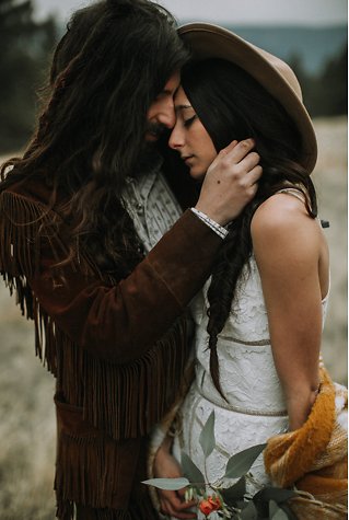 Image 15 - Mountain Elopement Inspiration – Colorado in Styled Shoots.