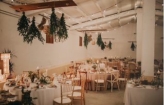Image 6 - Modern take on rustic beauty – Winter Wedding with show-stopping styling! in Real Weddings.