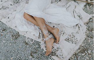Image 34 - Alluring Bohemian Meets Modern Mediterranean – styling + floral wedding inspiration in Styled Shoots.