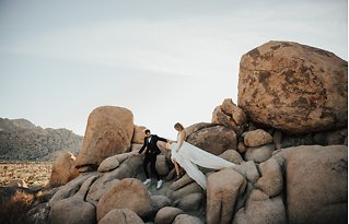 Image 26 - Emotional Joshua Tree Elopement with Boho Styling in Real Weddings.