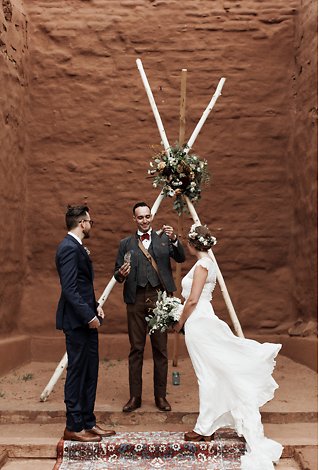 Image 8 - Romantic, Earthy + Bohemian – Red Rock Elopement at Pecos National Park in Real Weddings.