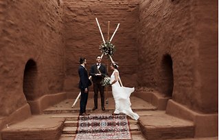 Image 9 - Romantic, Earthy + Bohemian – Red Rock Elopement at Pecos National Park in Real Weddings.