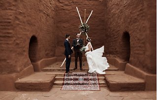 Image 11 - Romantic, Earthy + Bohemian – Red Rock Elopement at Pecos National Park in Real Weddings.