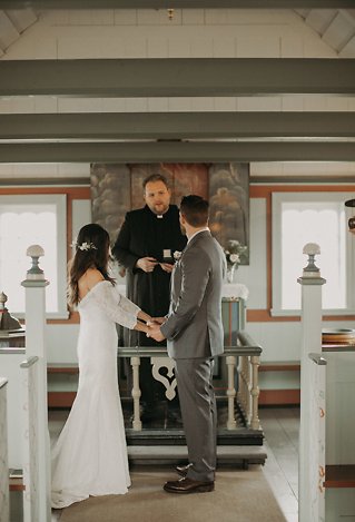 Image 12 - Romantic, Elegant and a little rugged – Iceland Elopement in Real Weddings.