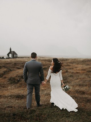 Image 25 - Romantic, Elegant and a little rugged – Iceland Elopement in Real Weddings.