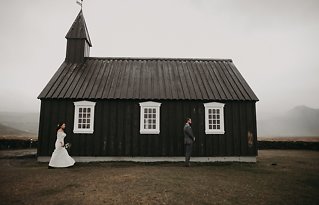 Image 7 - Romantic, Elegant and a little rugged – Iceland Elopement in Real Weddings.