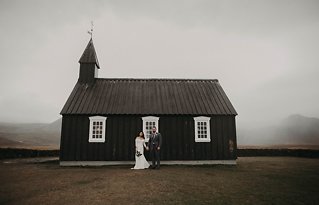 Image 10 - Romantic, Elegant and a little rugged – Iceland Elopement in Real Weddings.