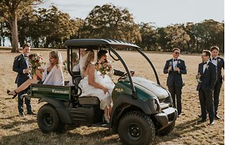 Image 13 - Sun-Soaked Country Wedding with Spring Florals – Bendooley Estate in Real Weddings.