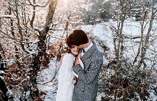 Image 14 - Boho Winter Romance on the edge of the world – Papigo Alps Elopement in Styled Shoots.
