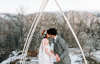 Image 27 - Boho Winter Romance on the edge of the world – Papigo Alps Elopement in Styled Shoots.