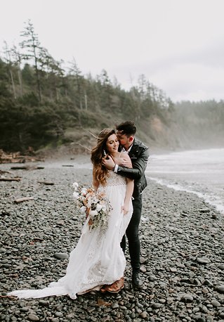 Image 1 - Bohemian Elopement with spring florals on the Oregon Coast in Bridal Fashion.