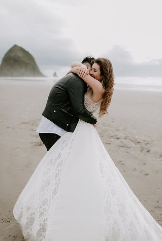 Image 16 - Bohemian Elopement with spring florals on the Oregon Coast in Bridal Fashion.