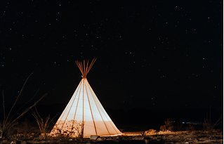 Image 38 - Teepee’s under the stars – Big Bend Elopement Inspiration in Styled Shoots.
