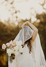 Image 8 - A warm styled shoot that’s all about wild flowers in Styled Shoots.