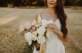 Image 7 - A warm styled shoot that’s all about wild flowers in Styled Shoots.