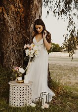 Image 9 - A warm styled shoot that’s all about wild flowers in Styled Shoots.