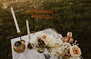 Image 13 - A warm styled shoot that’s all about wild flowers in Styled Shoots.