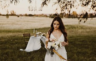Image 17 - A warm styled shoot that’s all about wild flowers in Styled Shoots.