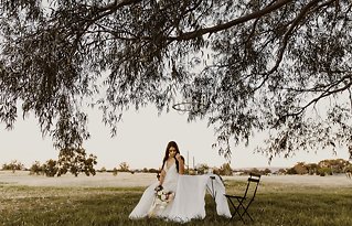 Image 16 - A warm styled shoot that’s all about wild flowers in Styled Shoots.