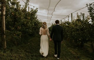 Image 13 - The rustic tent wedding of Kate + Johan in Real Weddings.