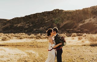 Image 7 - A desert styled elopement in Styled Shoots.