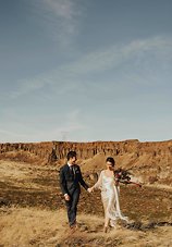 Image 5 - A desert styled elopement in Styled Shoots.