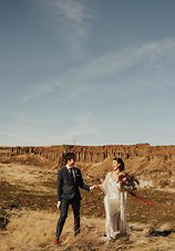 Image 4 - A desert styled elopement in Styled Shoots.