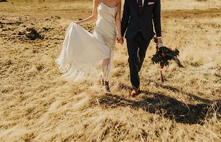 Image 6 - A desert styled elopement in Styled Shoots.