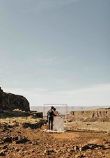Image 15 - A desert styled elopement in Styled Shoots.