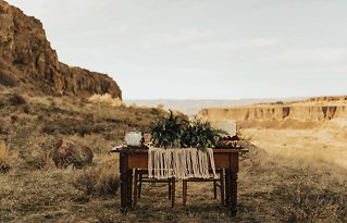 Image 17 - A desert styled elopement in Styled Shoots.