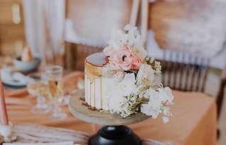 Image 4 - Rustic, Autumn inspiration for the indie bride in Styled Shoots.