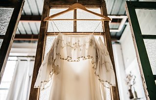 Image 4 - minimalist wedding inspiration in Styled Shoots.
