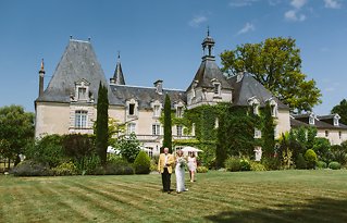Image 10 - An enchanting French chateau union – Hannah + Scott in Real Weddings.