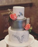 Image 1 - 2018 Winter Wedding Cake Trends in Cakes + Food.