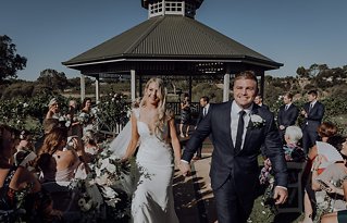 Image 15 - Simple + Elegant: Aimee + Chris’s Vineyard Wedding in Real Weddings.