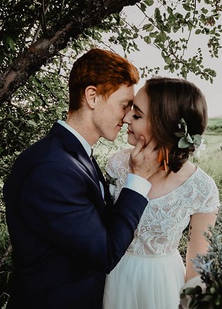 Image 10 - An Alpaca Farm Styled Elopement in Styled Shoots.