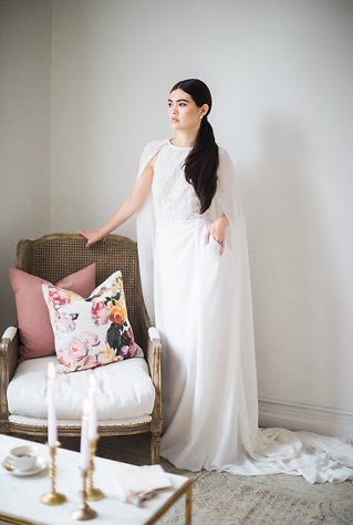 Image 13 - Understated Elegance: A Springtime Styled Elopement in Vancouver in Styled Shoots.