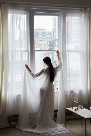 Image 22 - Understated Elegance: A Springtime Styled Elopement in Vancouver in Styled Shoots.