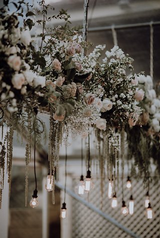 Image 31 - An Urban Romance: With the Most Stunning Blooms in Real Weddings.