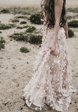 Image 9 - Full of Whimsy + Grace: Styled Beach Wedding in Styled Shoots.