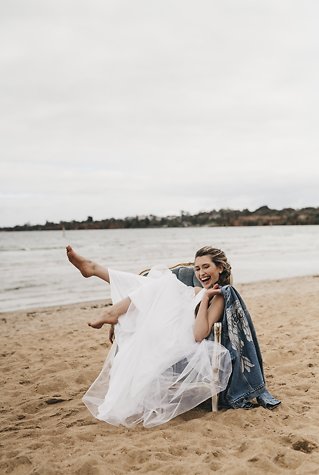 Image 15 - Full of Whimsy + Grace: Styled Beach Wedding in Styled Shoots.