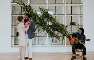 Image 10 - Urban + Retro: A Chicago Styled Elopement in Styled Shoots.