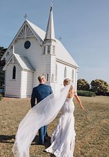 Image 15 - Fresh + Modern: Trenavin Chapel Wedding in Real Weddings.